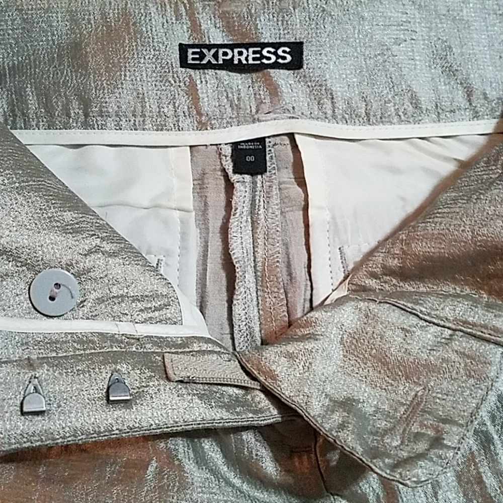 *Express Silver Pleated Shorts* - Picture 4 of 7
